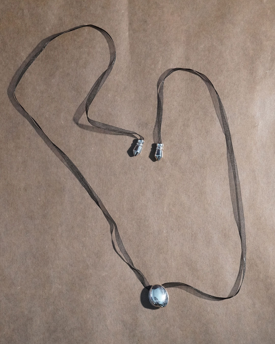 A stone locket necklace ribon BK