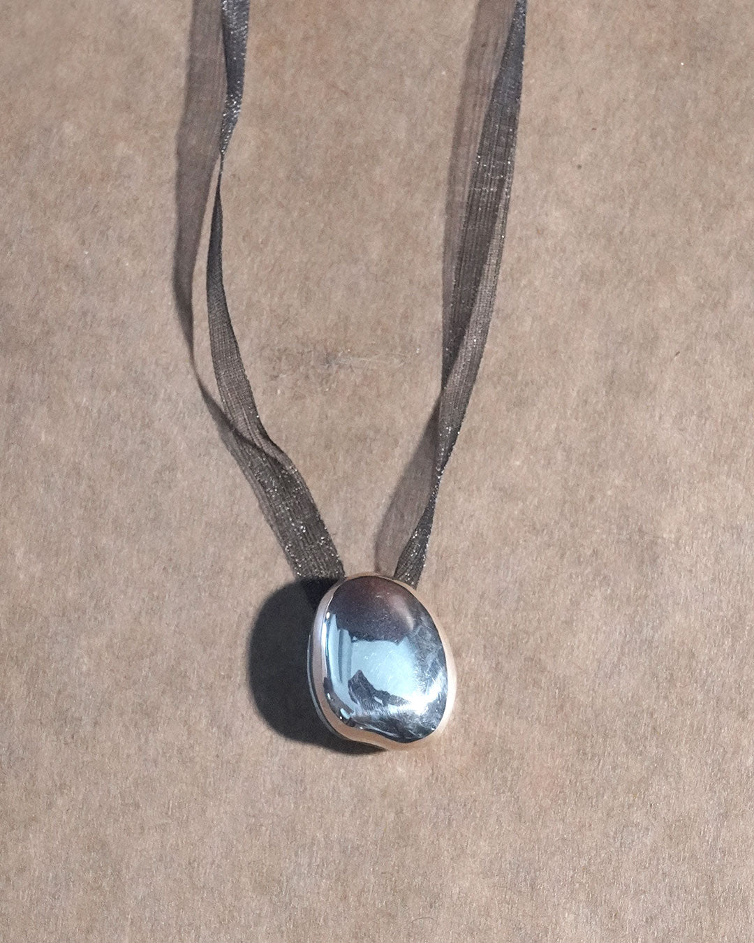 A stone locket necklace ribon BK