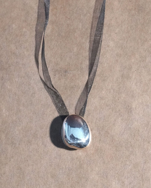 A stone locket necklace ribon BK