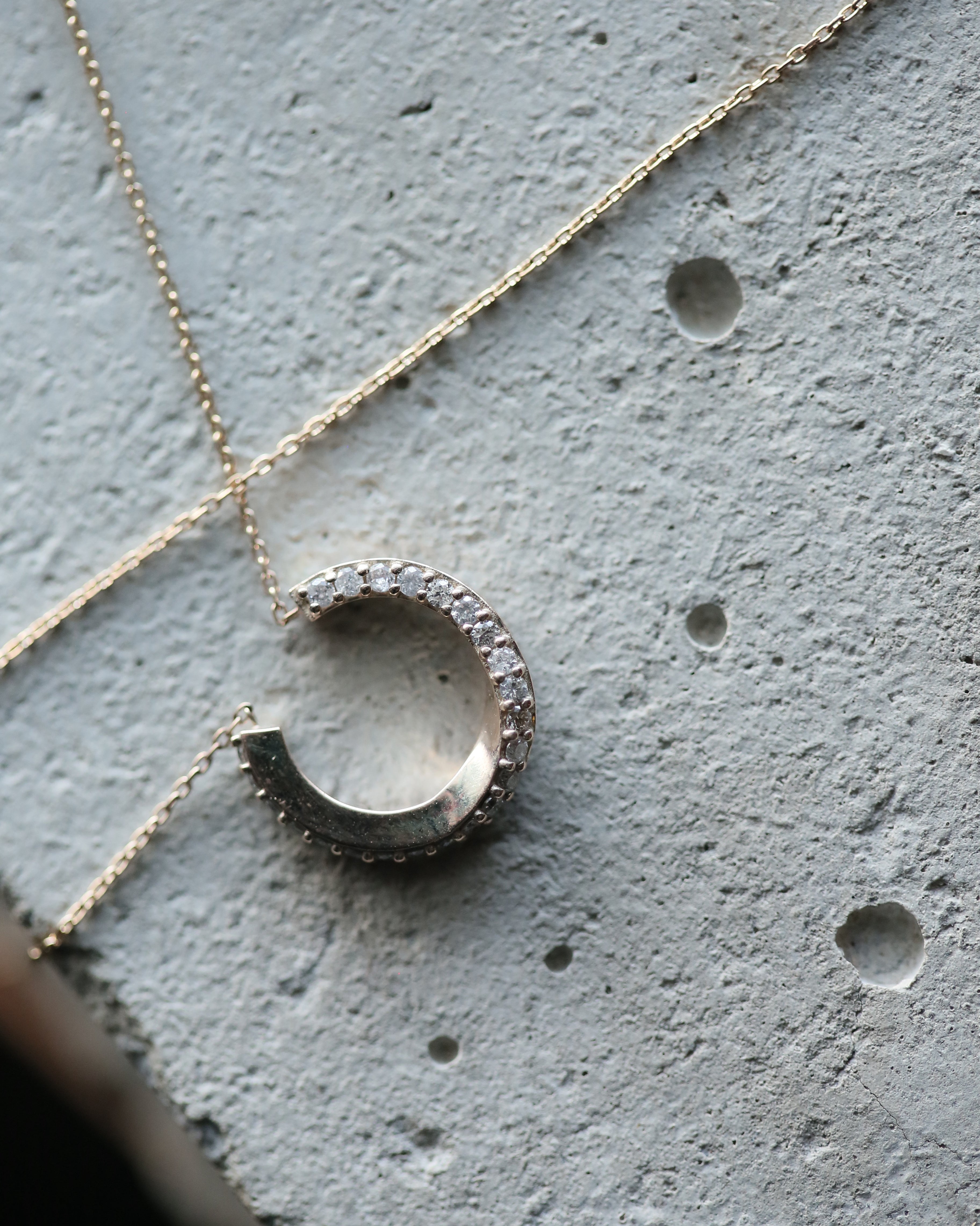 mobius dia necklace