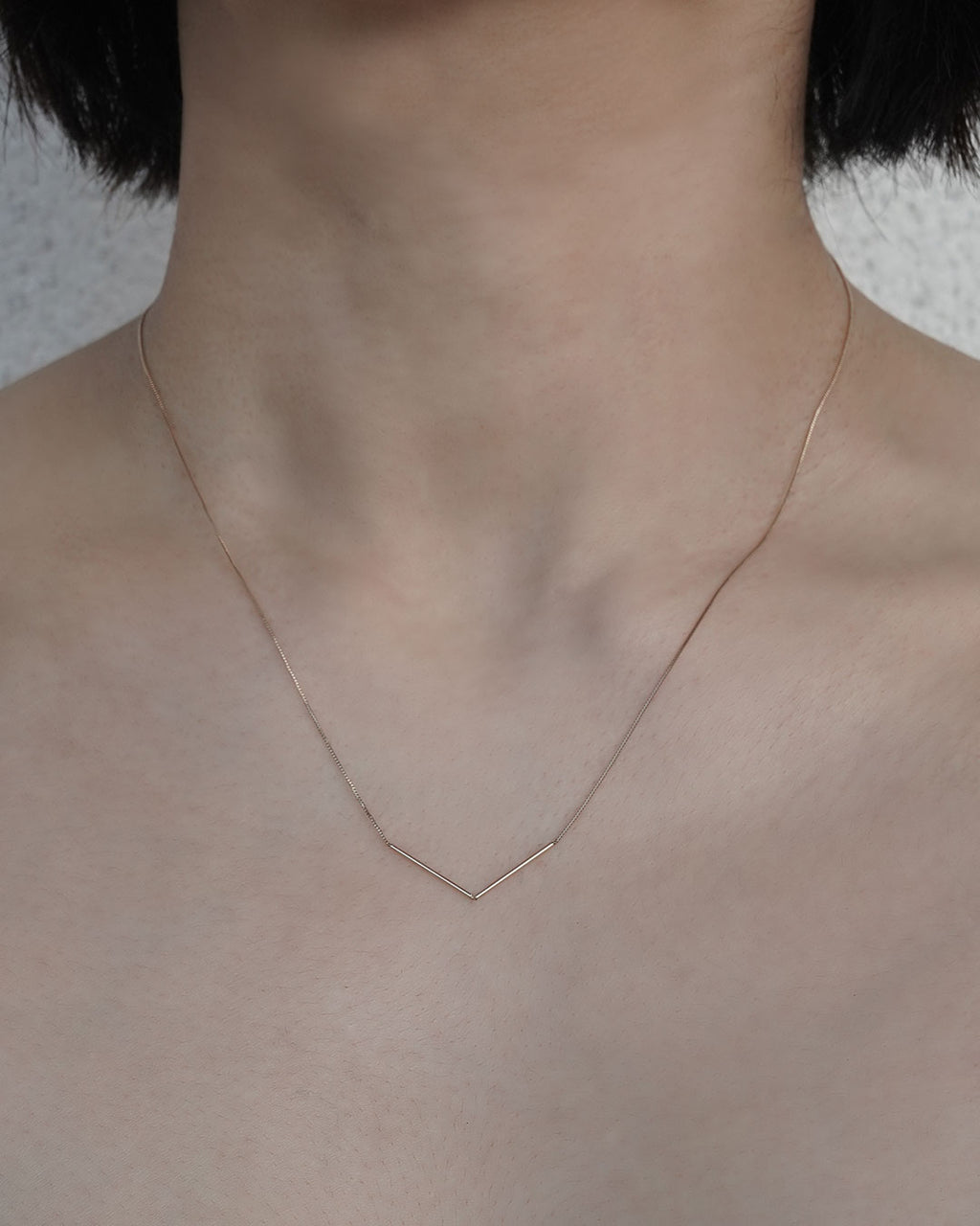 bar necklace edge
