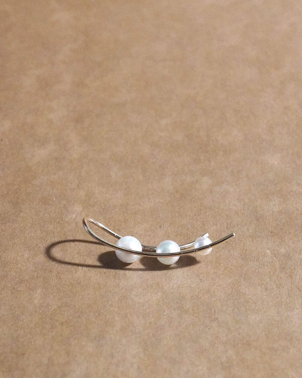 dots akoya ear clip