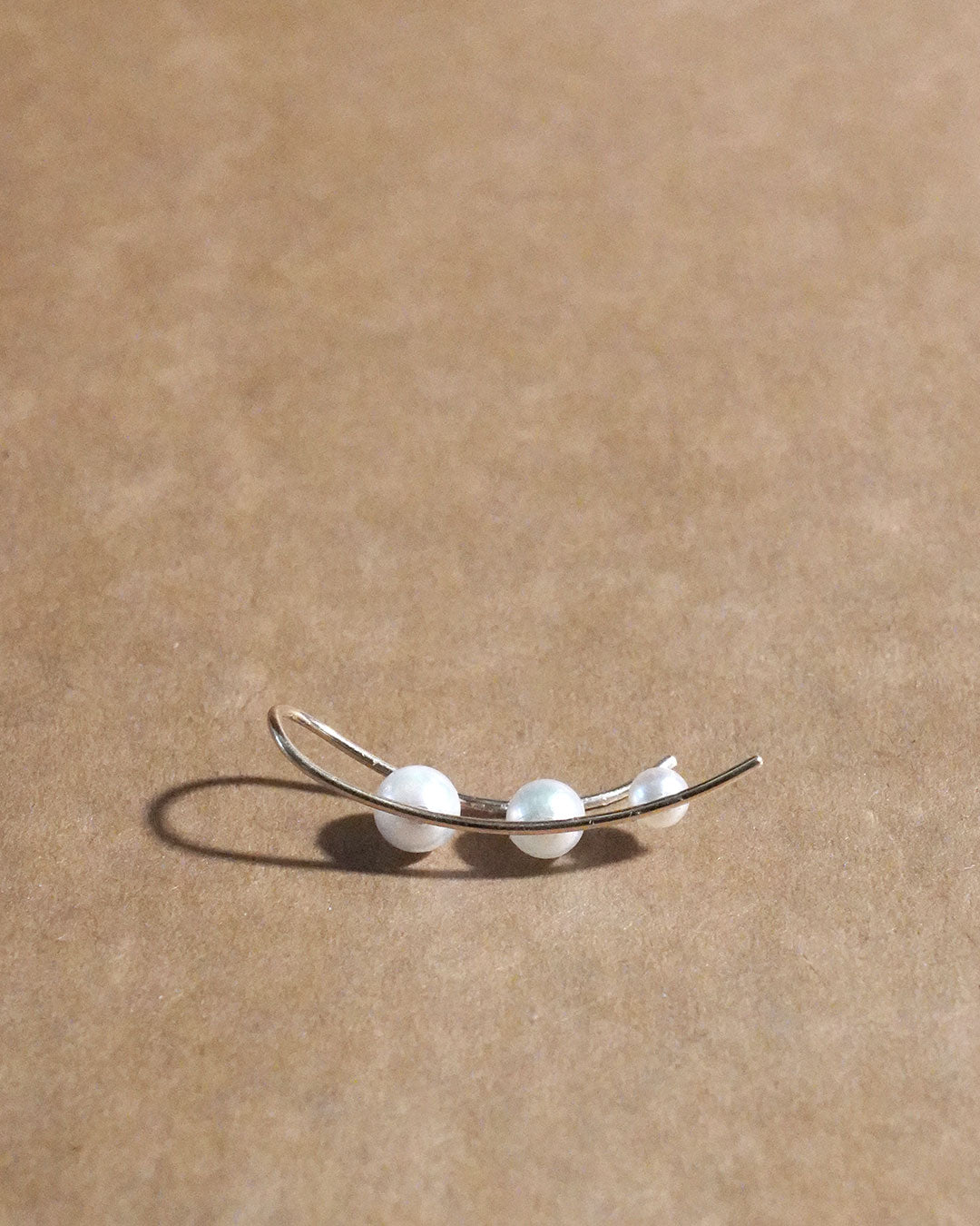 dots akoya ear clip