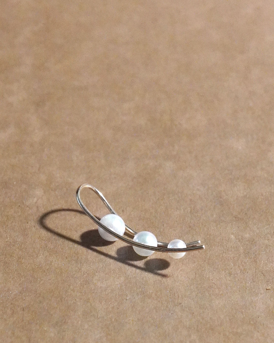 dots akoya ear clip