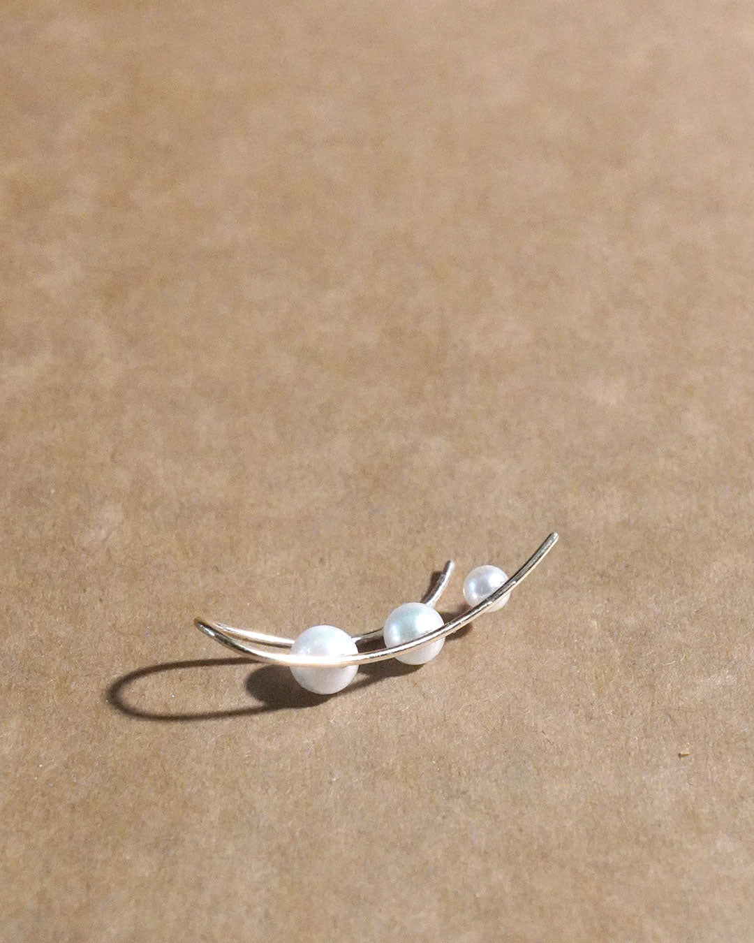 dots akoya ear clip