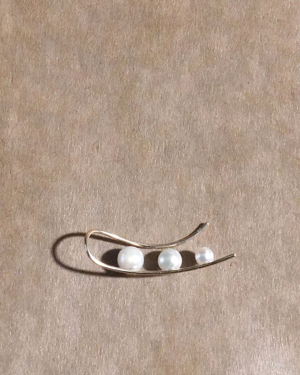 dots akoya ear clip