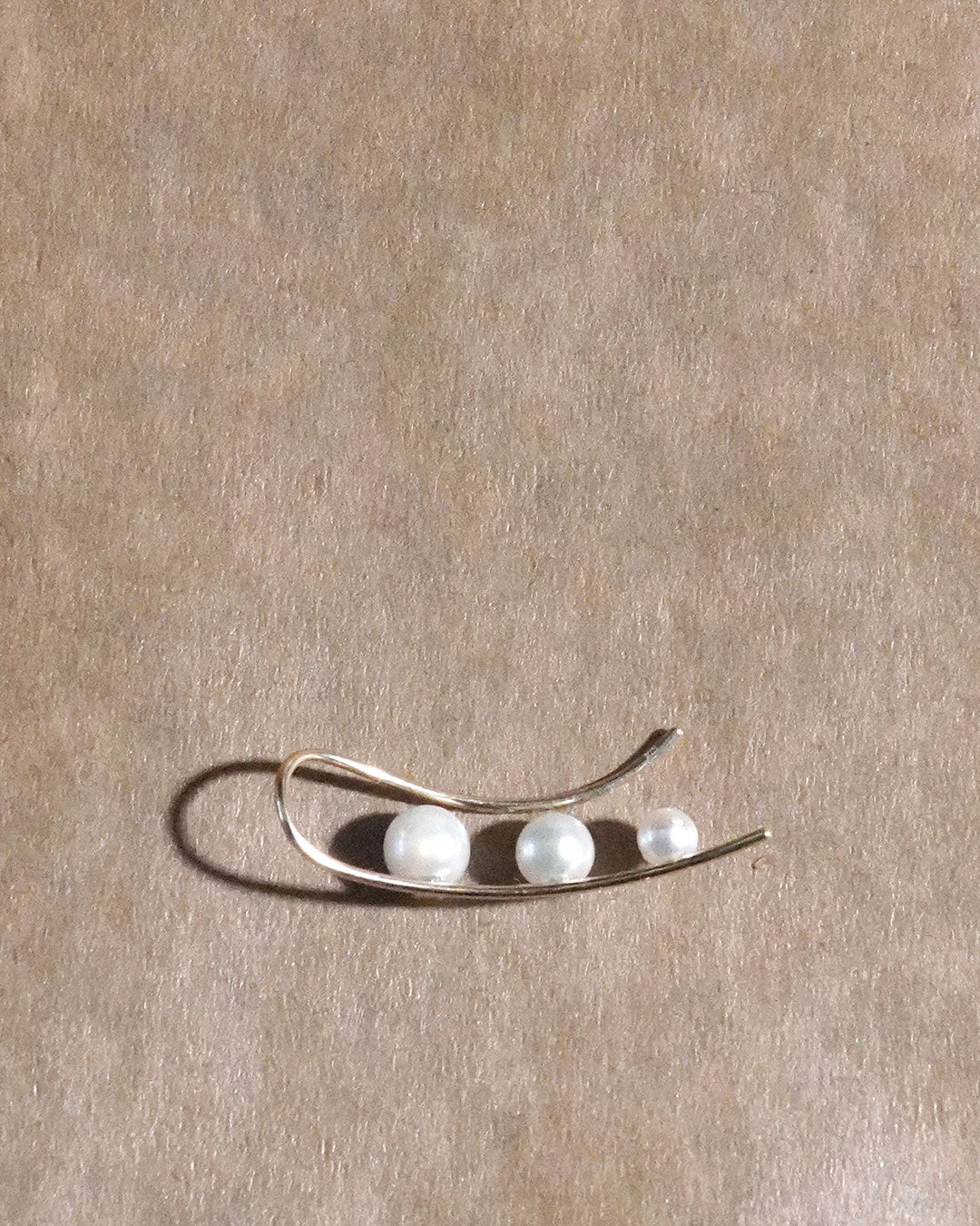 dots akoya ear clip