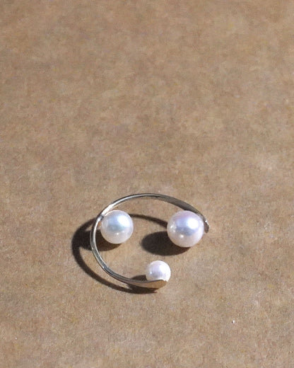 dots akoya ear cuff