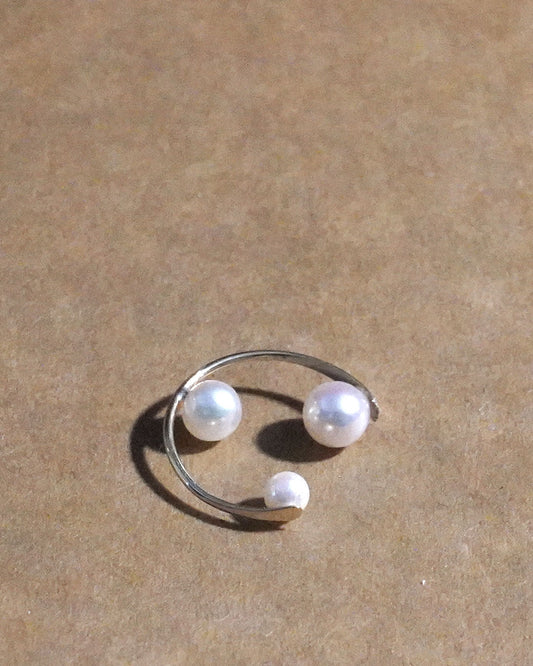 dots akoya ear cuff